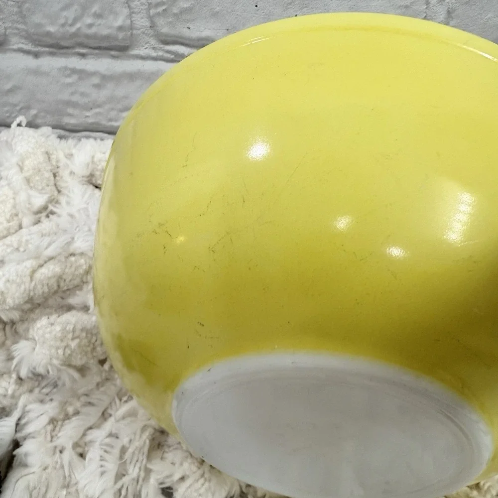 Vintage Pyrex Bowl #404 Yellow Milk Glass Primary Color 4Qt  Mixing Nesting Bowl